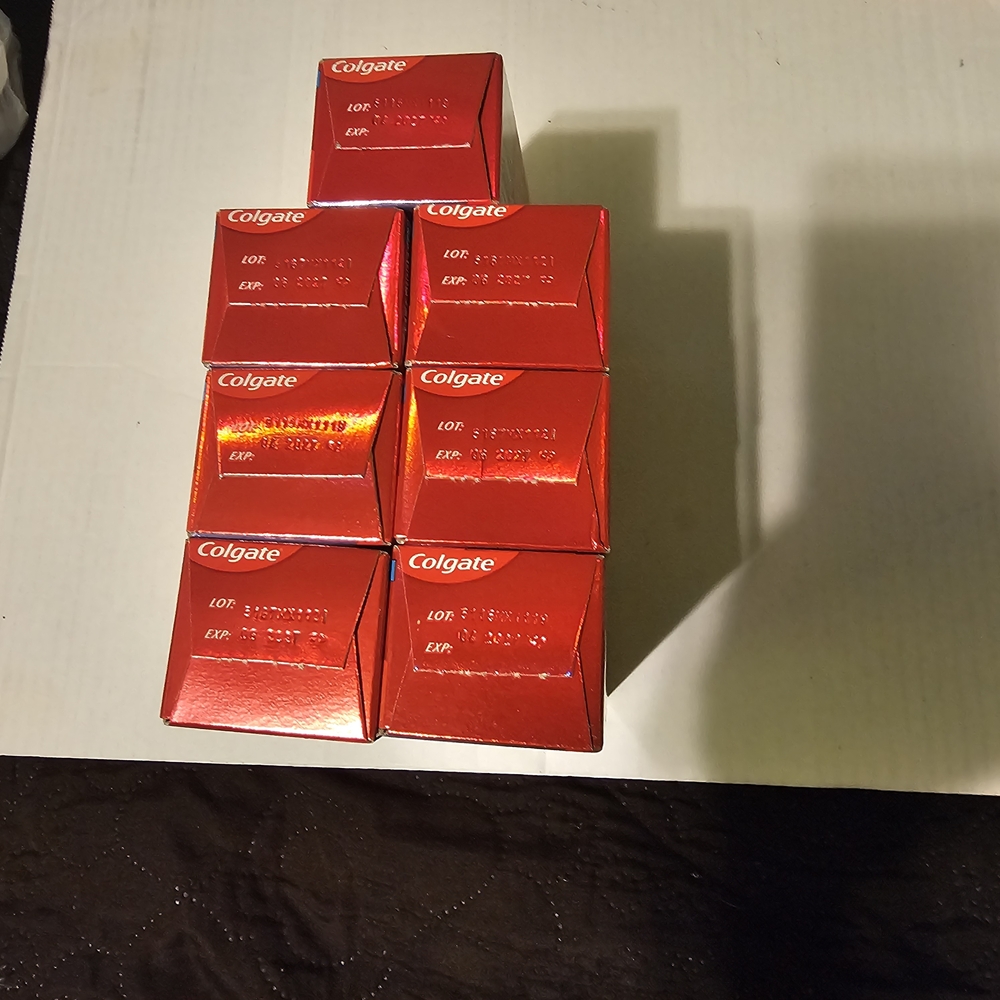Colgate Optic White Advanced Toothpaste - Red - Picture 4 of 4